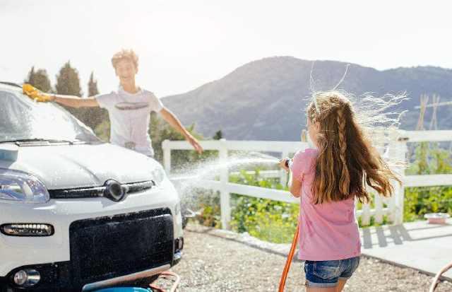 洗车时，可以用水冲洗发动机吗？这些误区要注意，别等拉缸才后悔-有驾